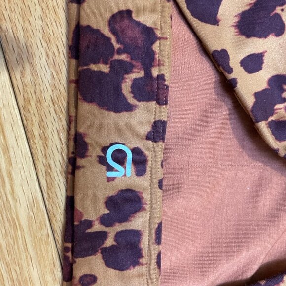 GapFit Leopard Print Sports Bra – Size M (Medium Impact) - Picture 5 of 6